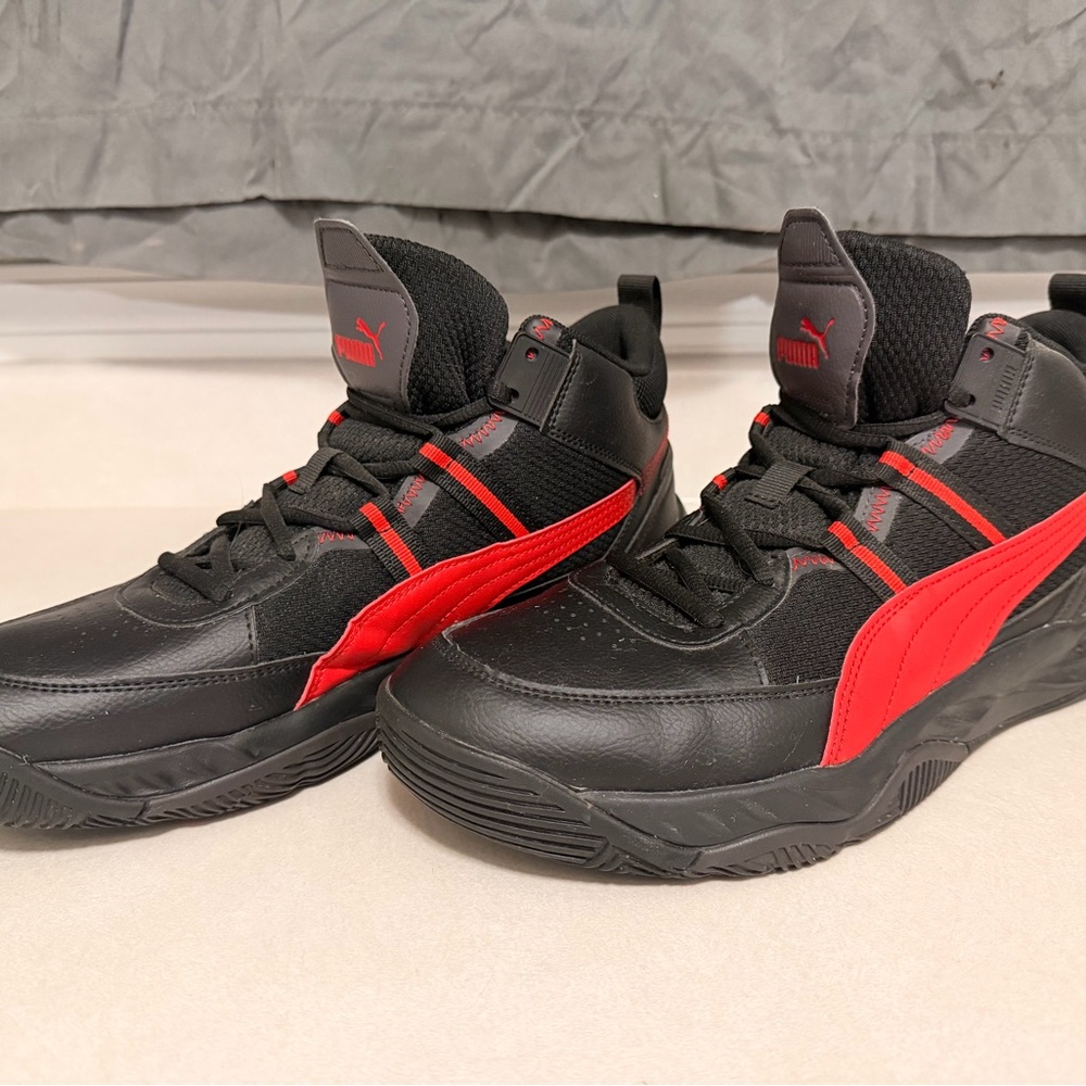Puma Men's Black and Red Sneakers